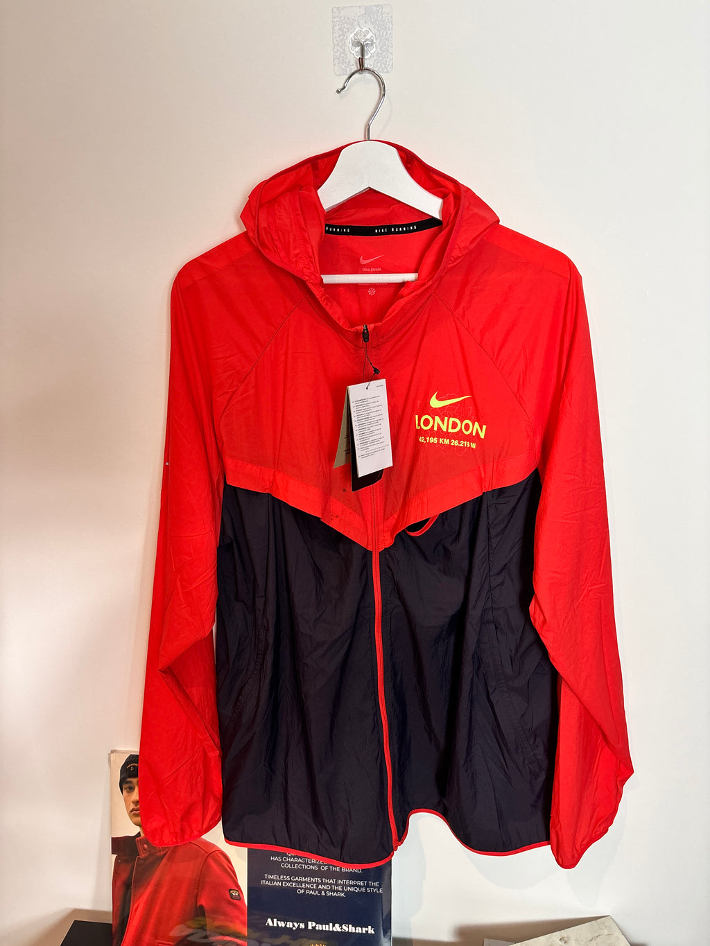 NIKE STRIDE RUNNING JACKET LONDON