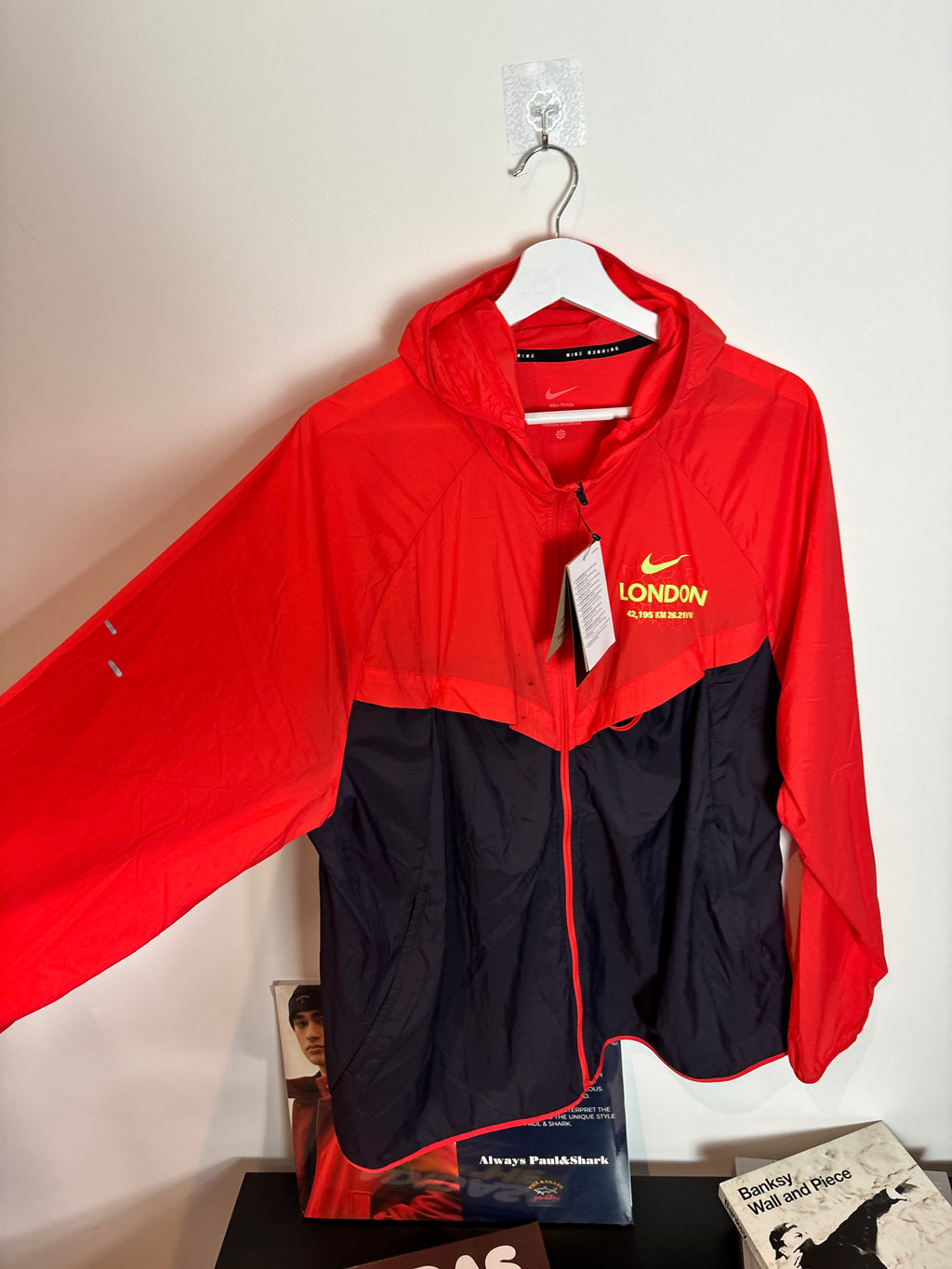 NIKE STRIDE RUNNING JACKET LONDON