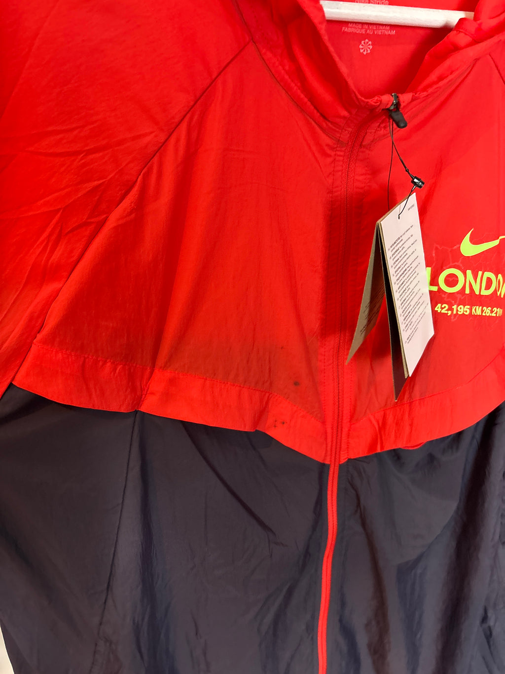 NIKE STRIDE RUNNING JACKET LONDON
