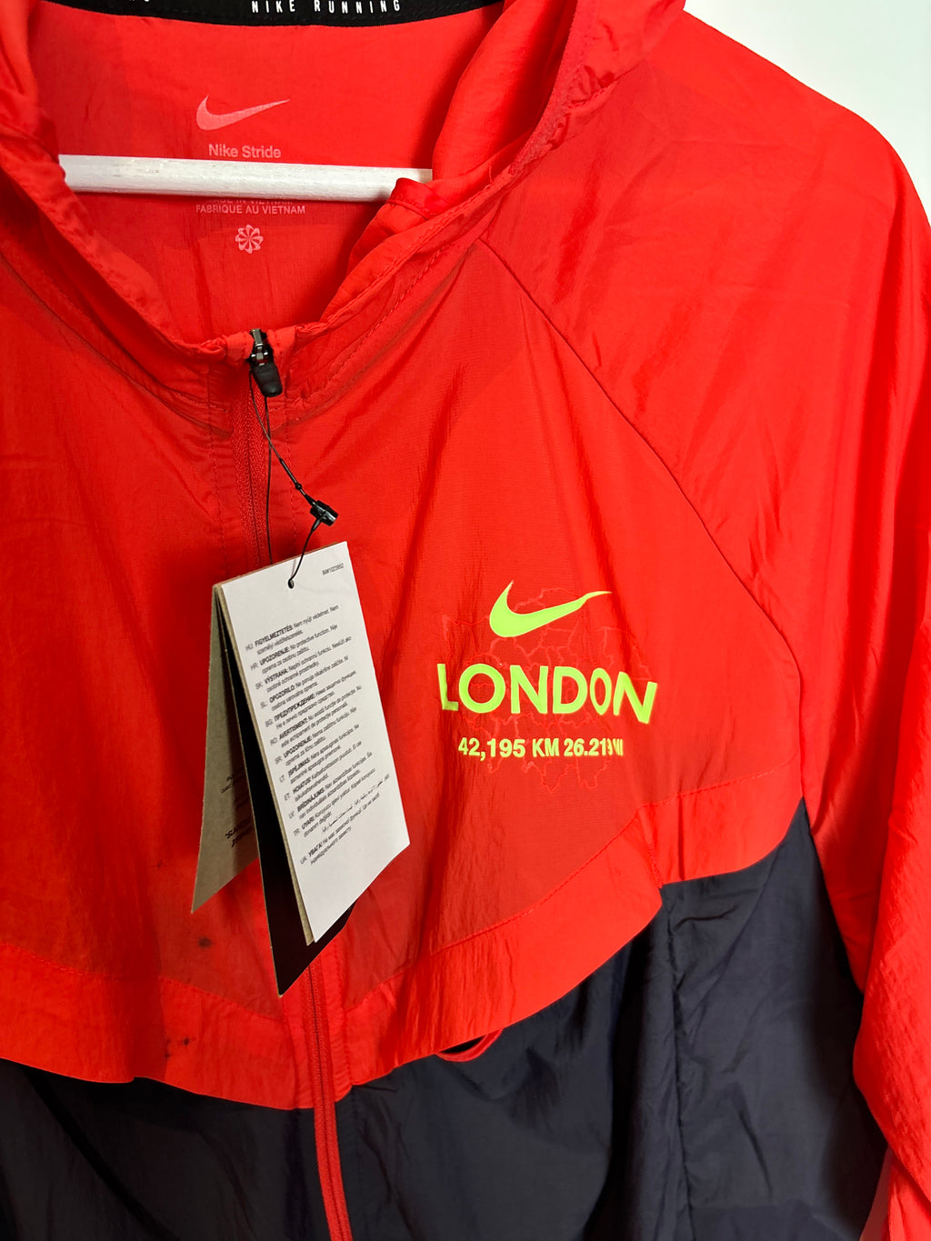 NIKE STRIDE RUNNING JACKET LONDON