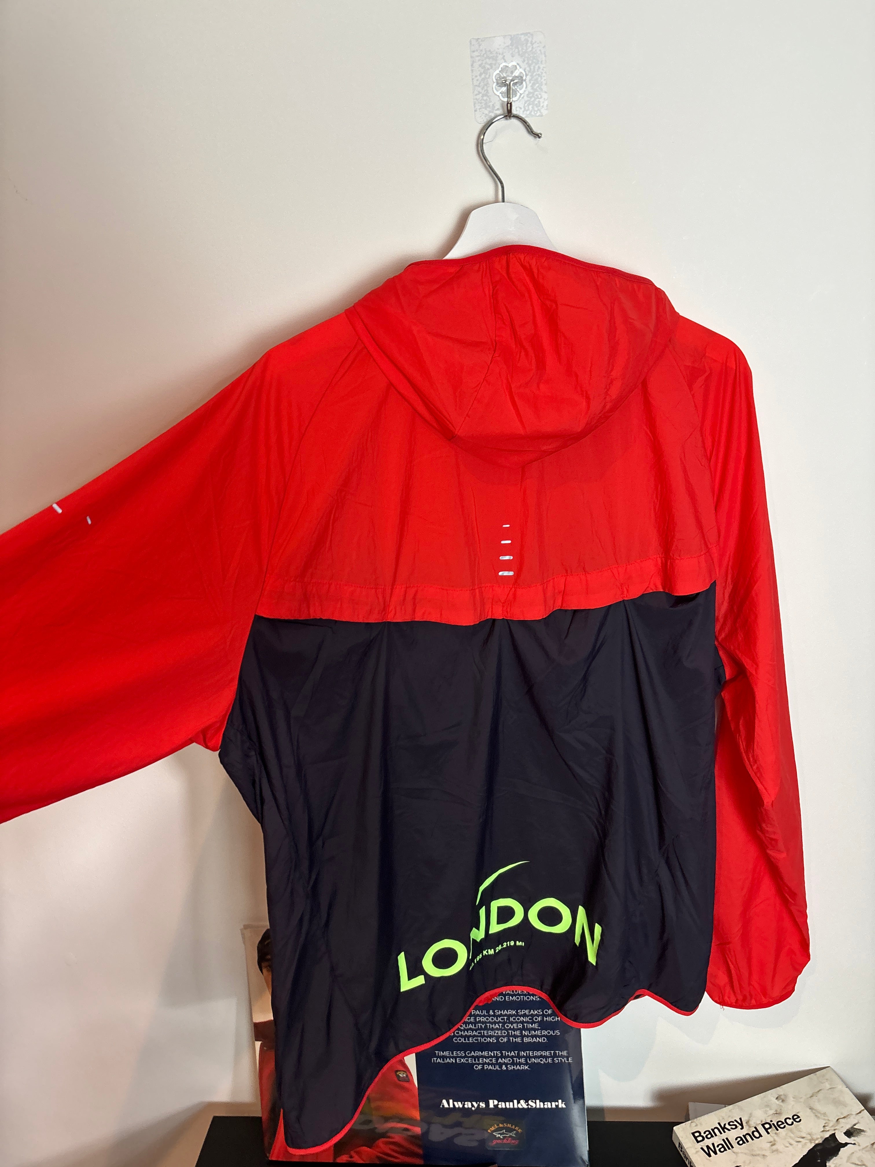 NIKE STRIDE RUNNING JACKET LONDON