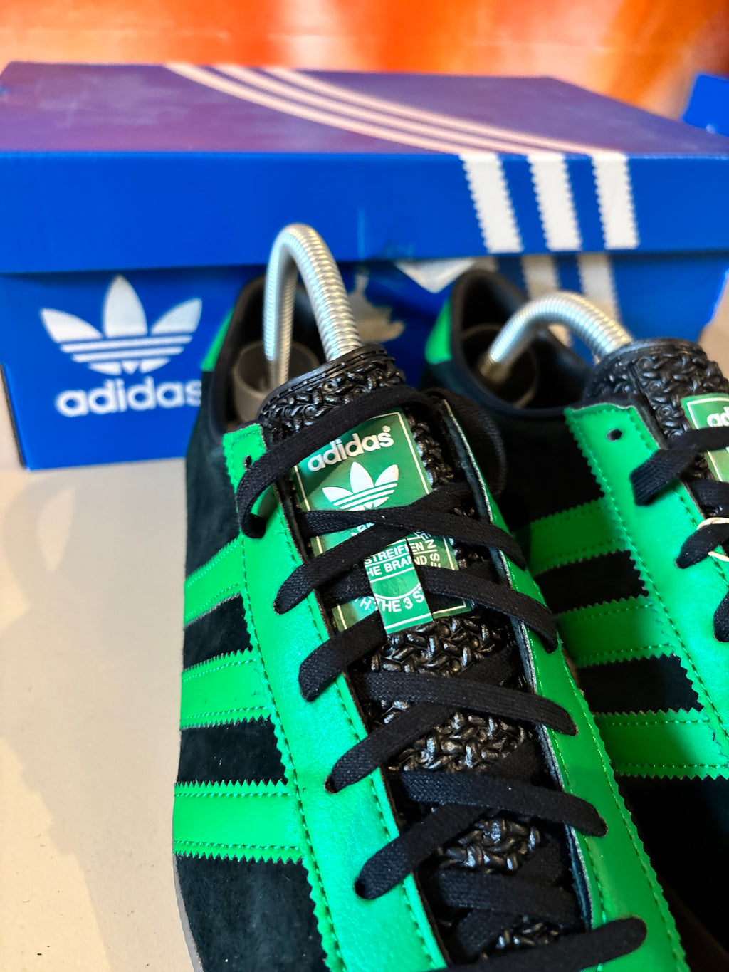 ADI LONDON BLACK GREEN