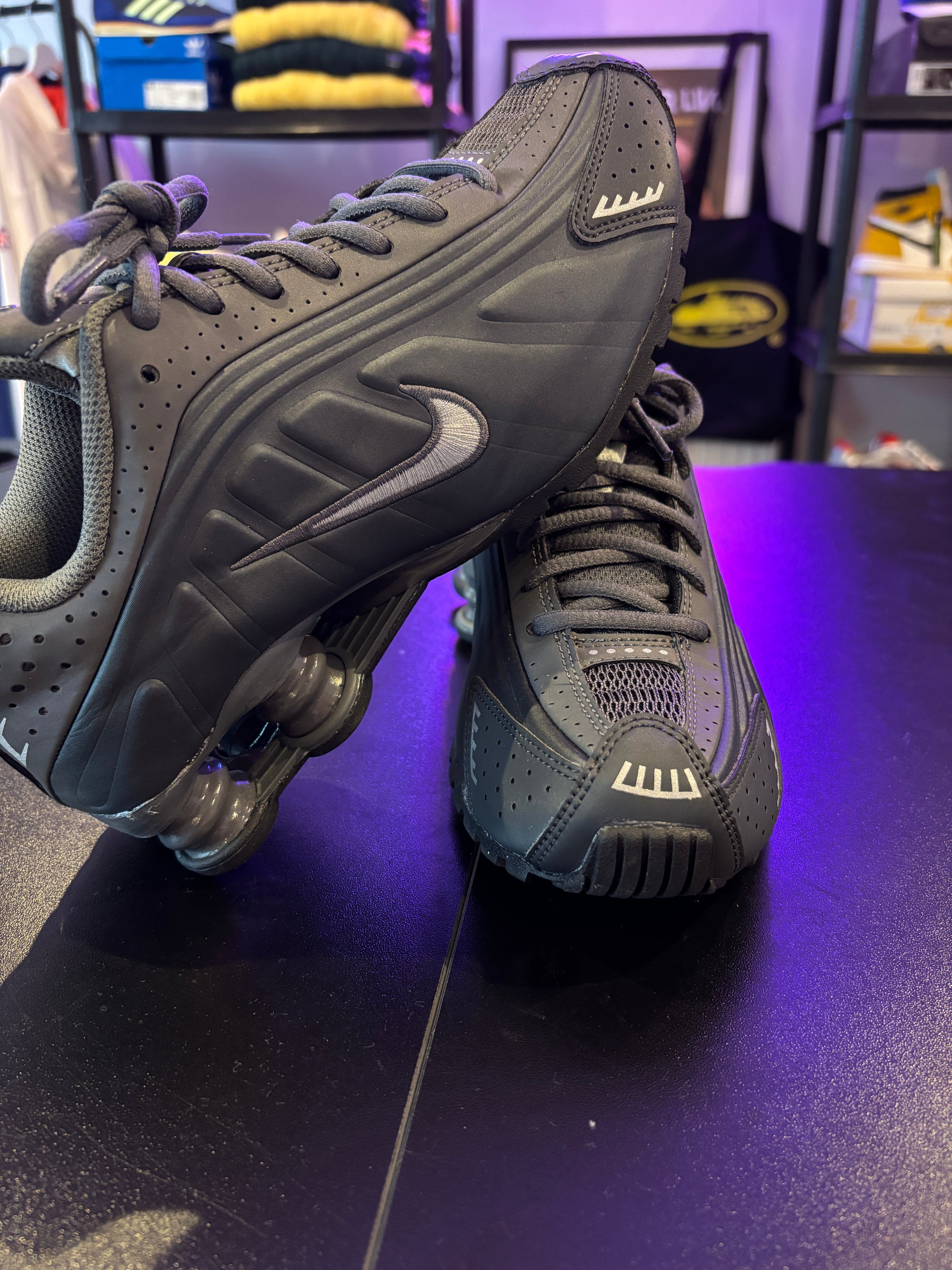 SHOX R4 DARK GREY