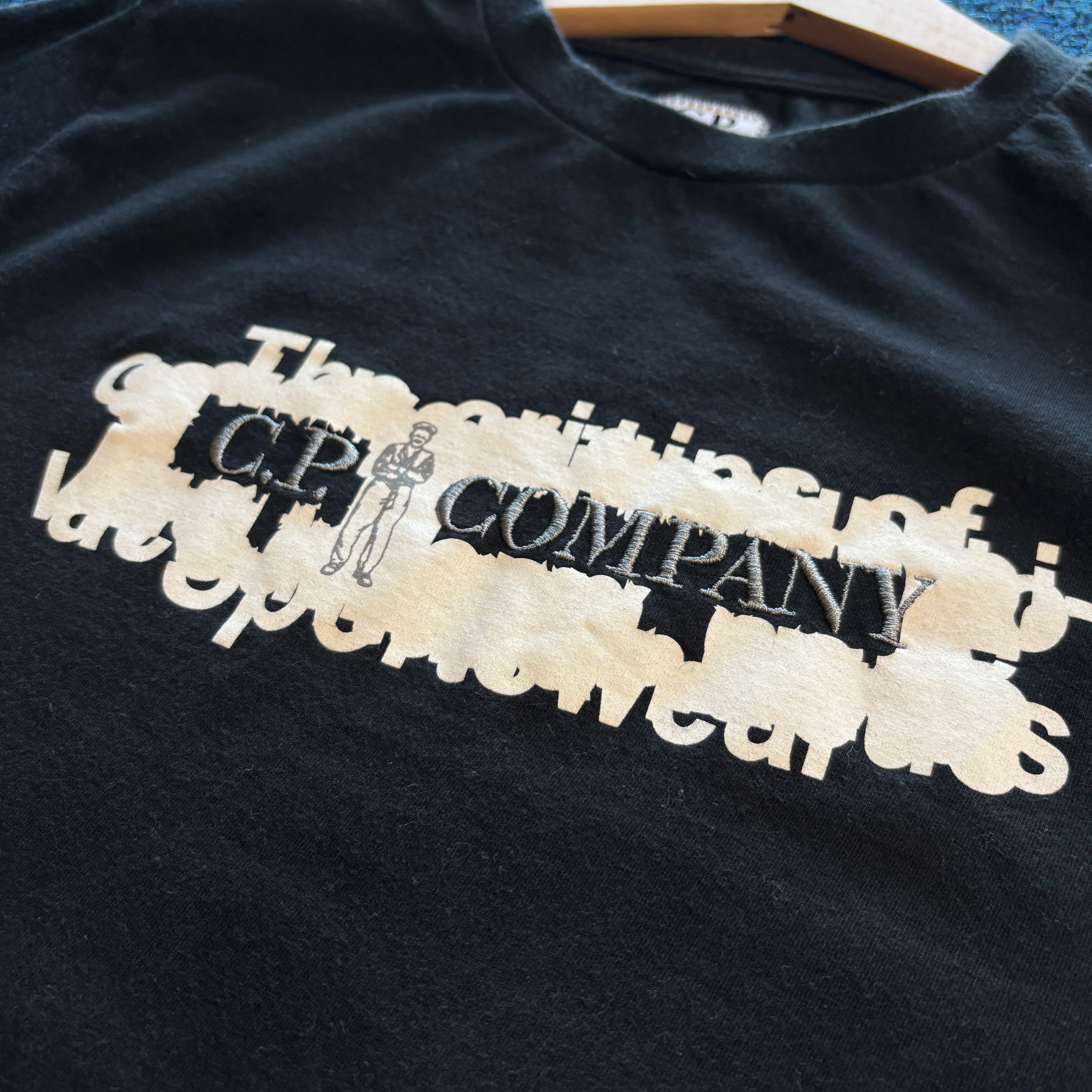 LOGO CARRIER EMBROIDERED T SHIRT BLACK