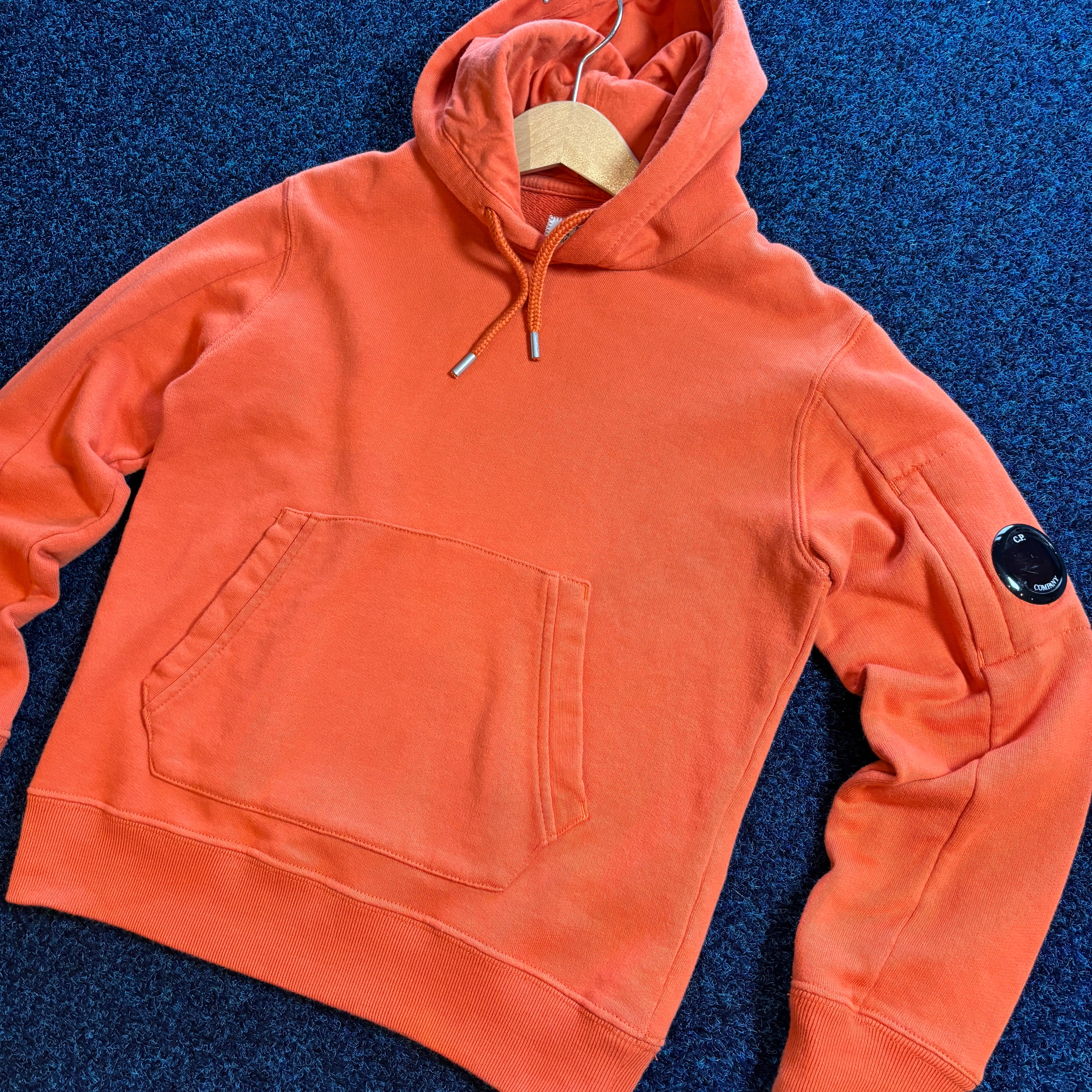 ARM LENS HOODIE ORANGE
