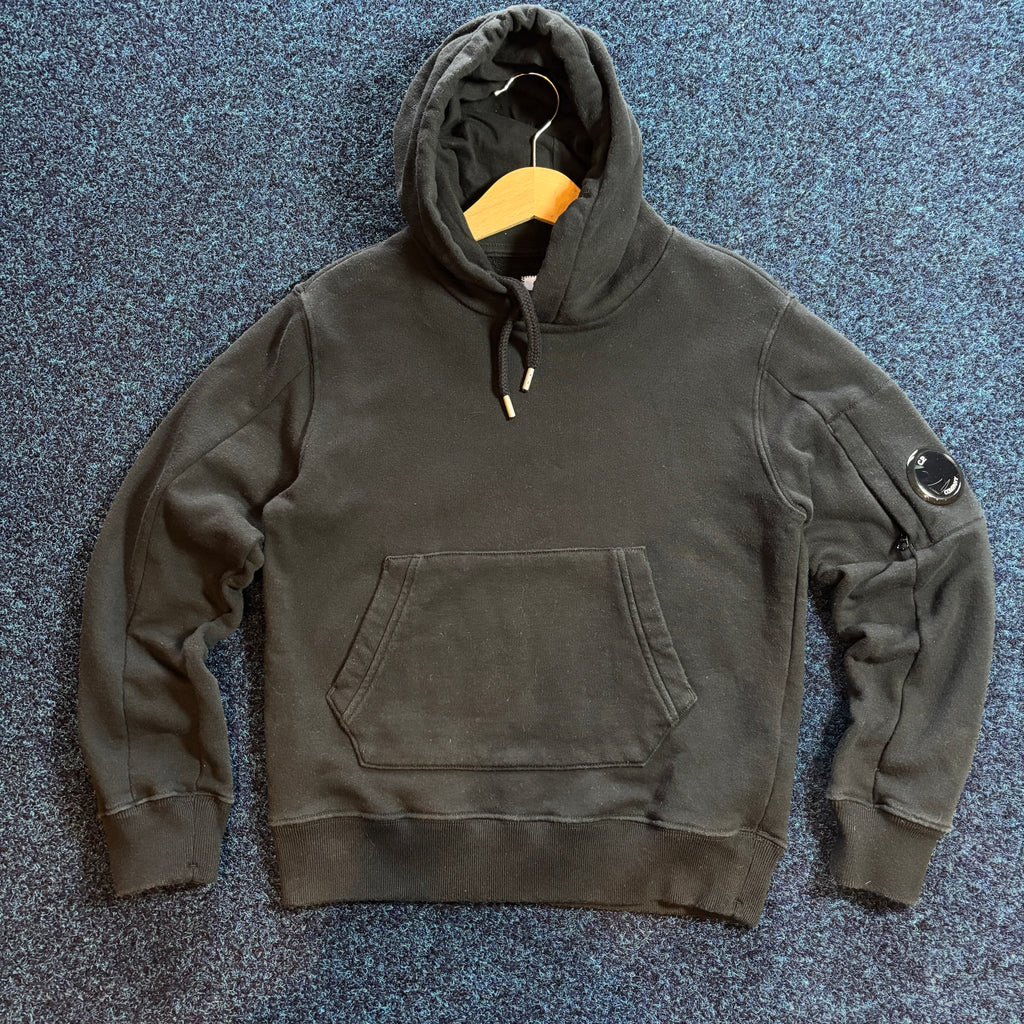 ARM LENS HOODIE BLACK