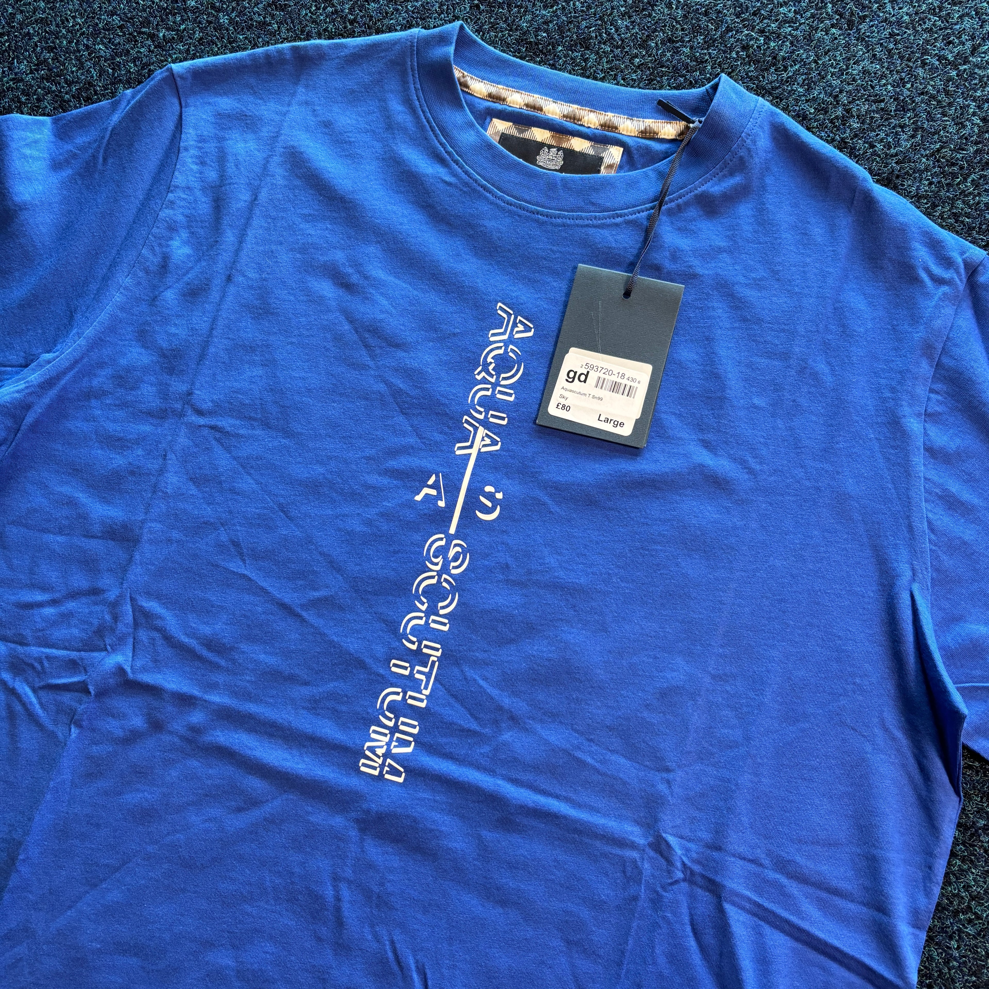 SCUTUM VERTICAL GRAPHIC TEE BLUE