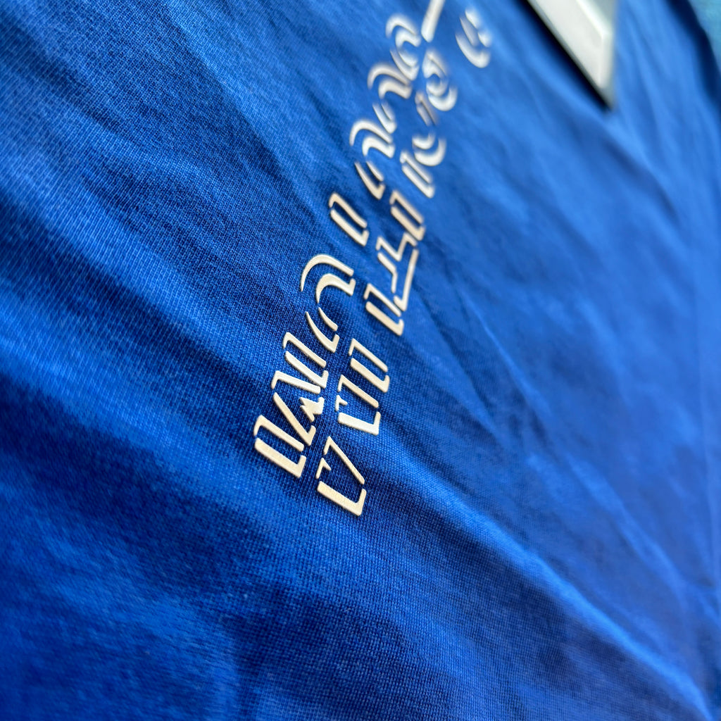 SCUTUM VERTICAL GRAPHIC TEE BLUE