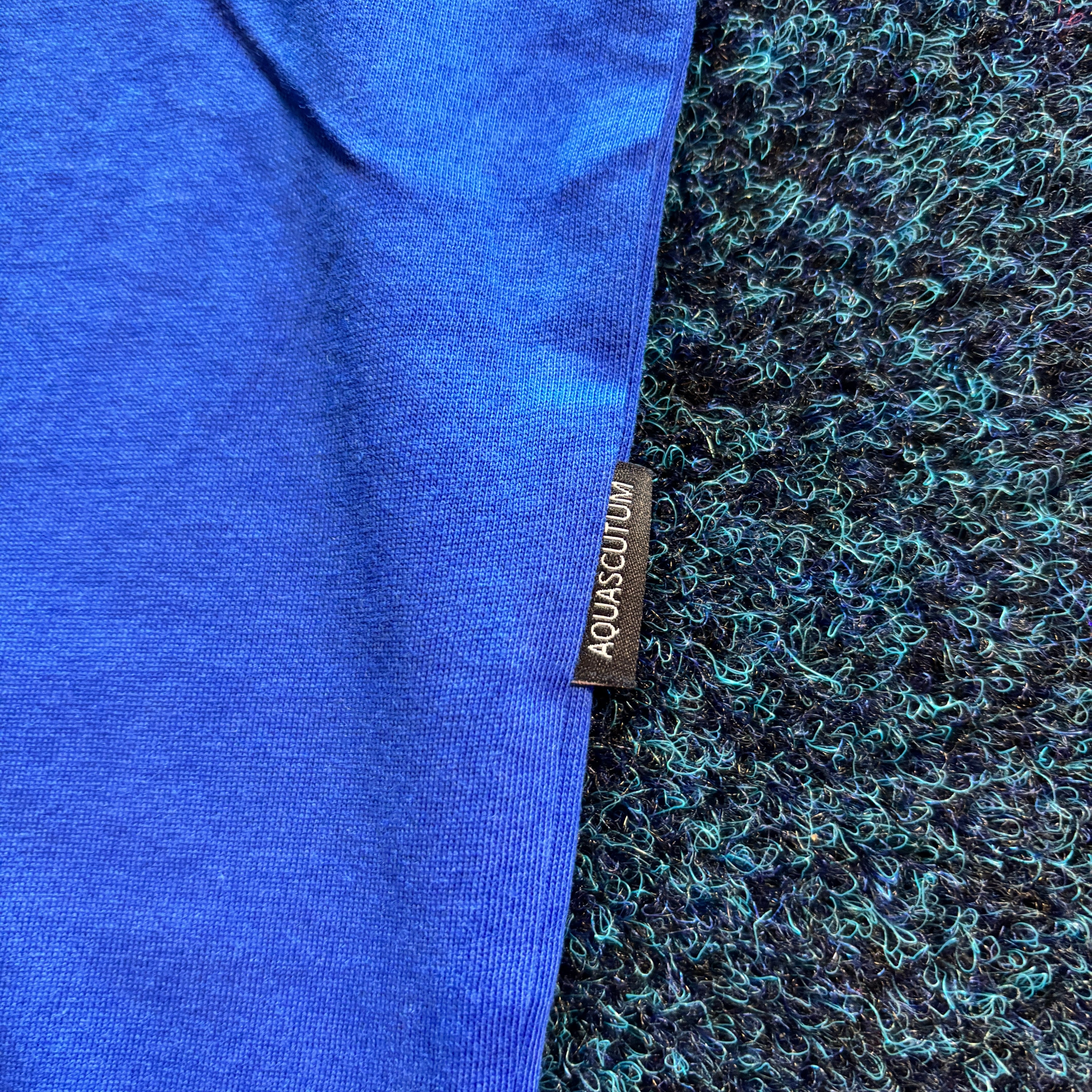 SCUTUM VERTICAL GRAPHIC TEE BLUE