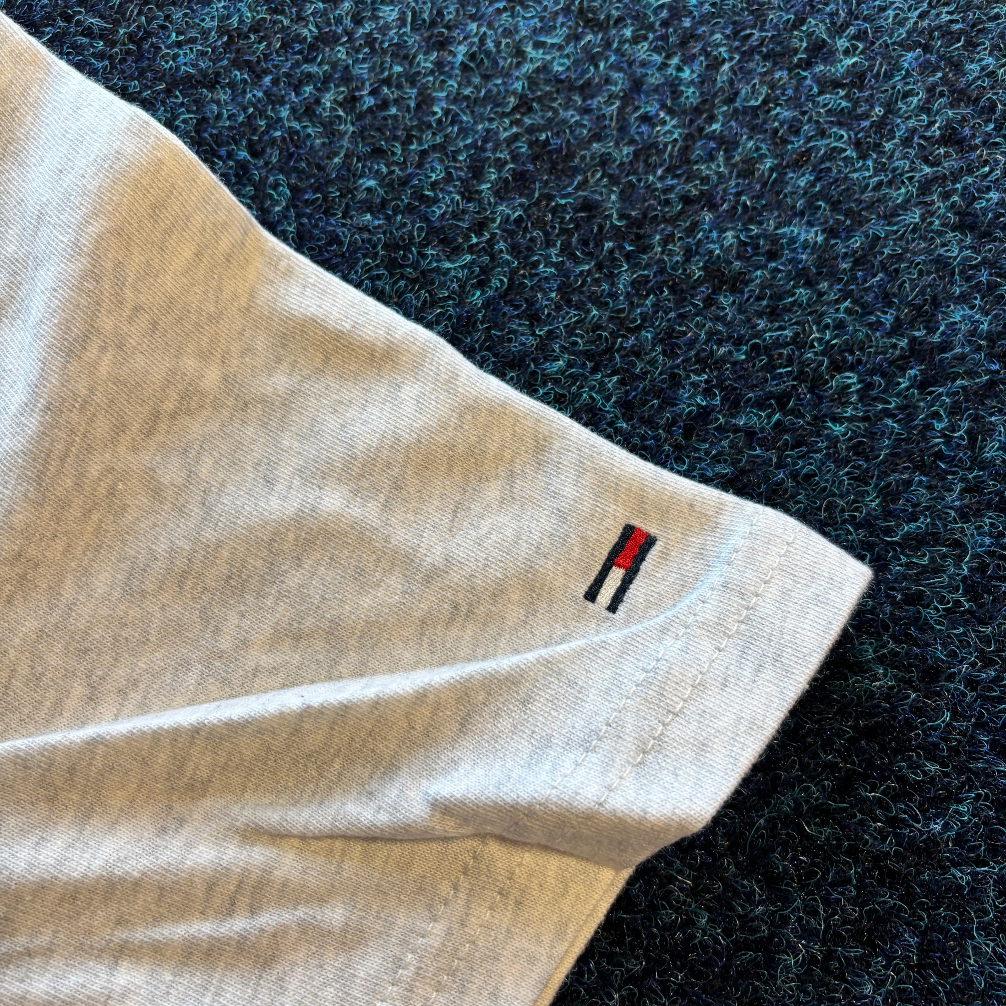 TOMMY 1985 GRAPHIC TEE GREY