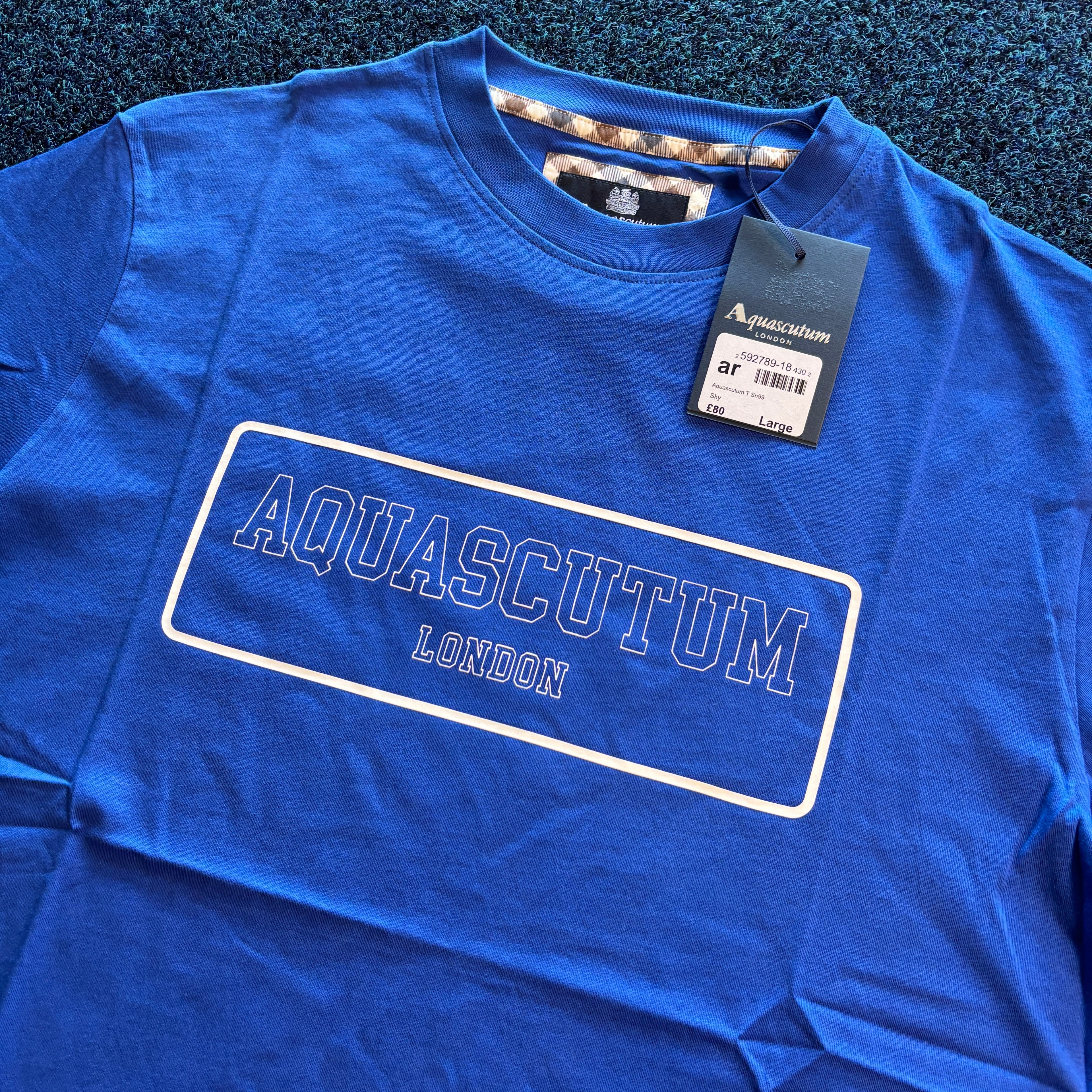 SCUTUM BOX GRAPHIC TEE BLUE