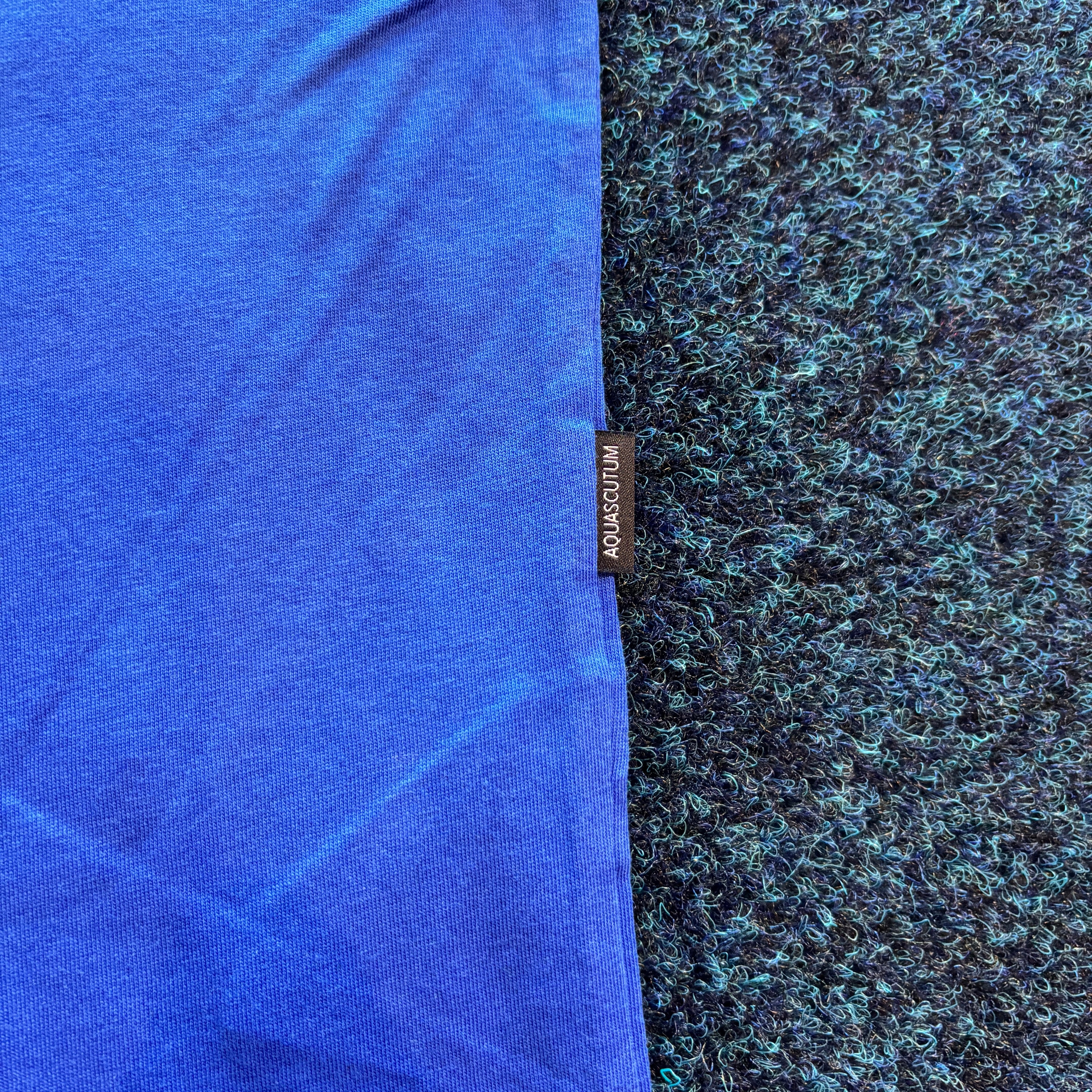 SCUTUM PYRAMID GRAPHIC TEE BLUE