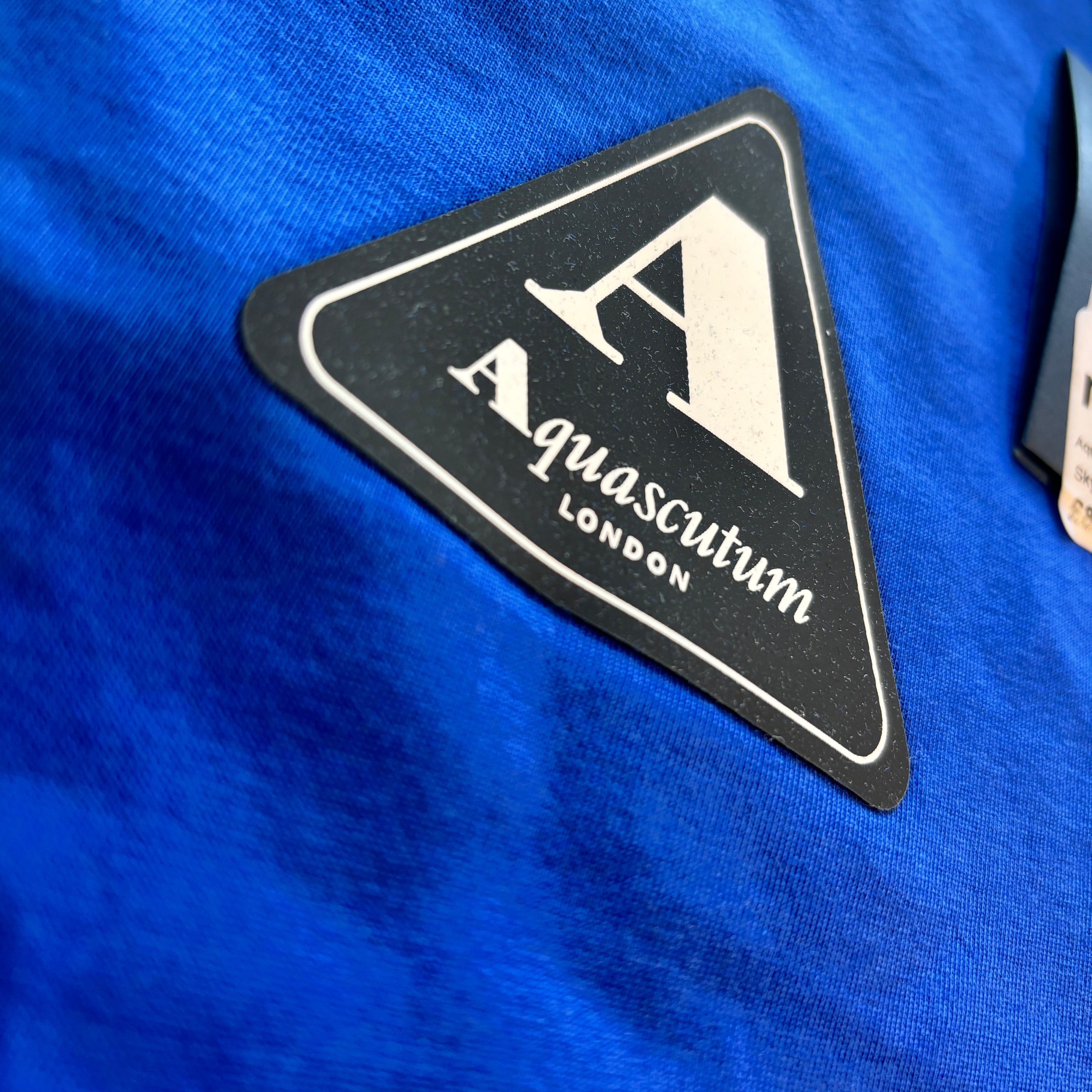 SCUTUM PYRAMID GRAPHIC TEE BLUE