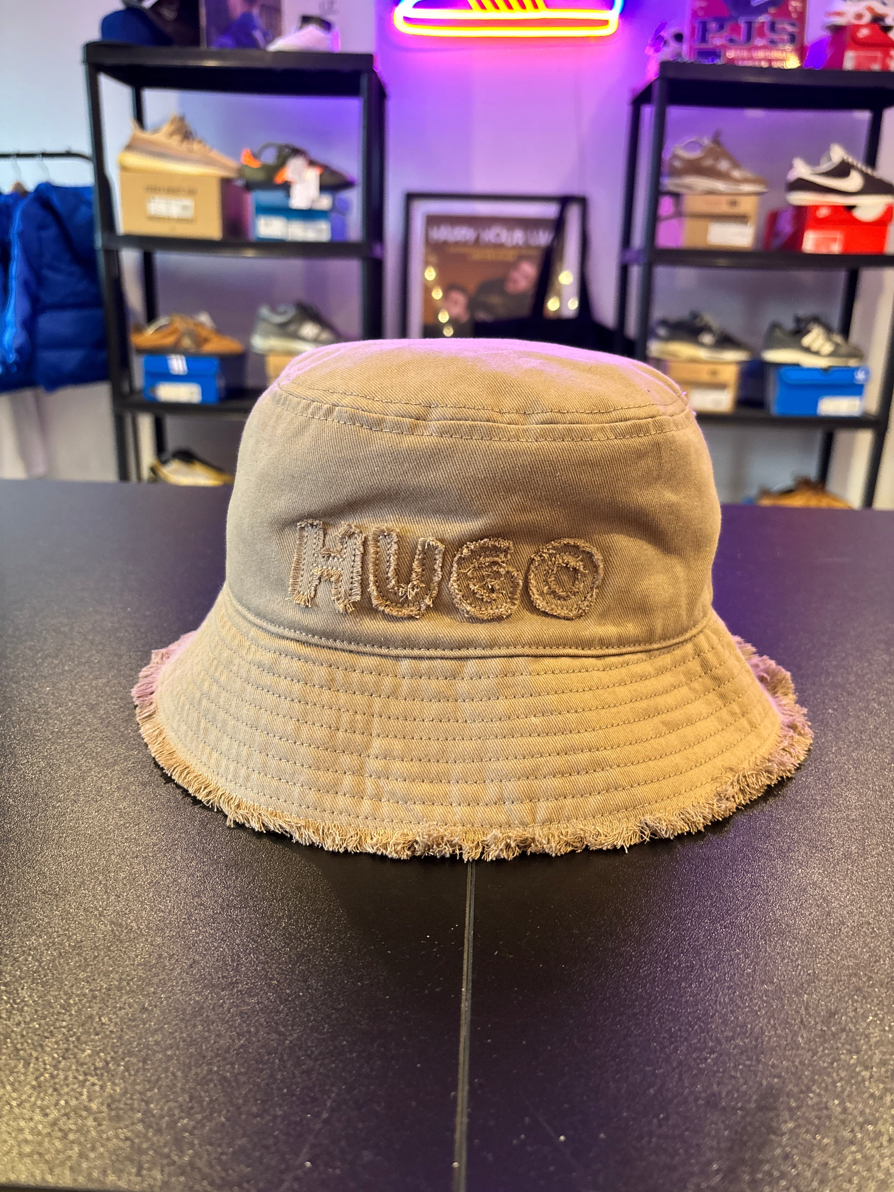 HUGO BUCKET HAT STONE