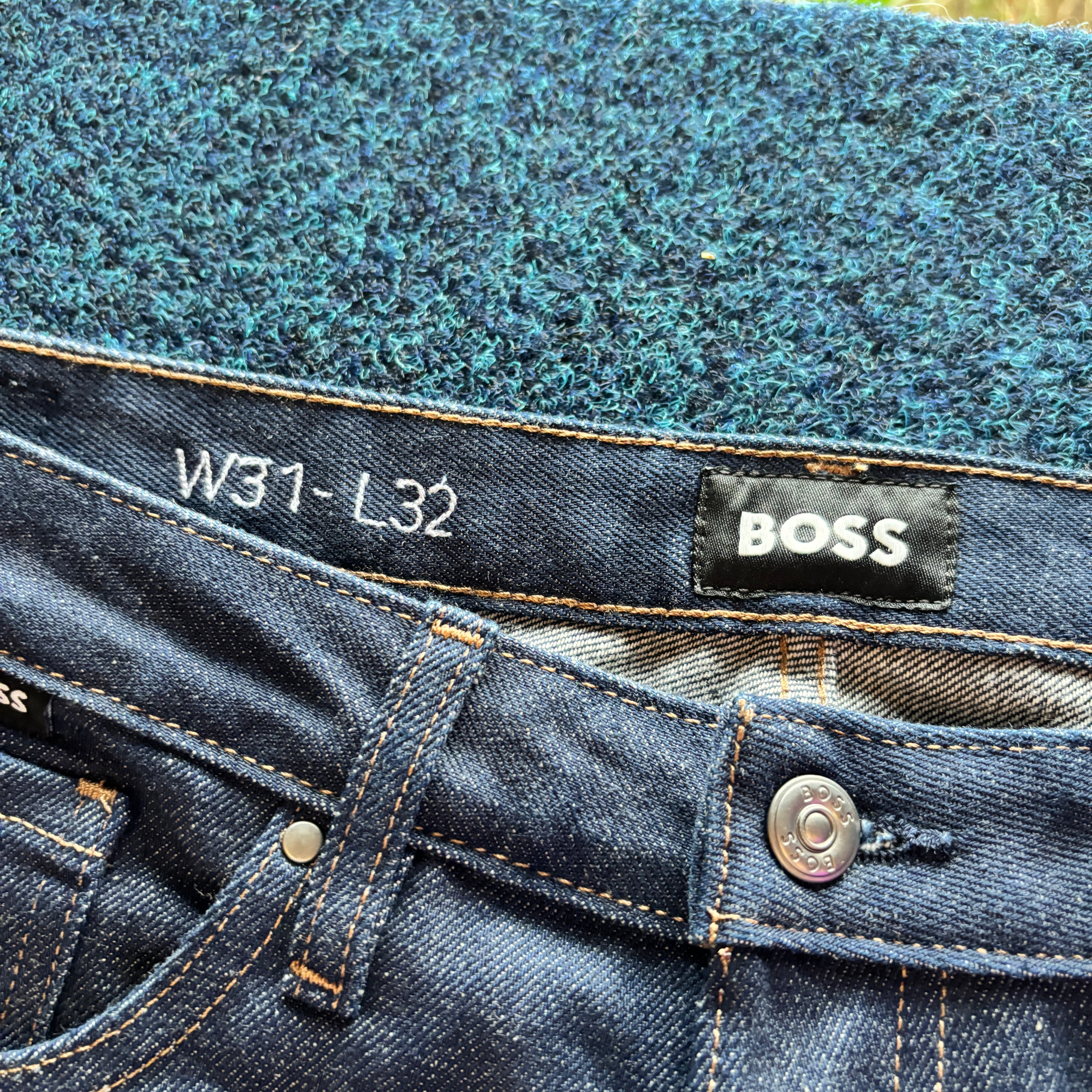 BOSS REGULAR FIT RAW JEANS