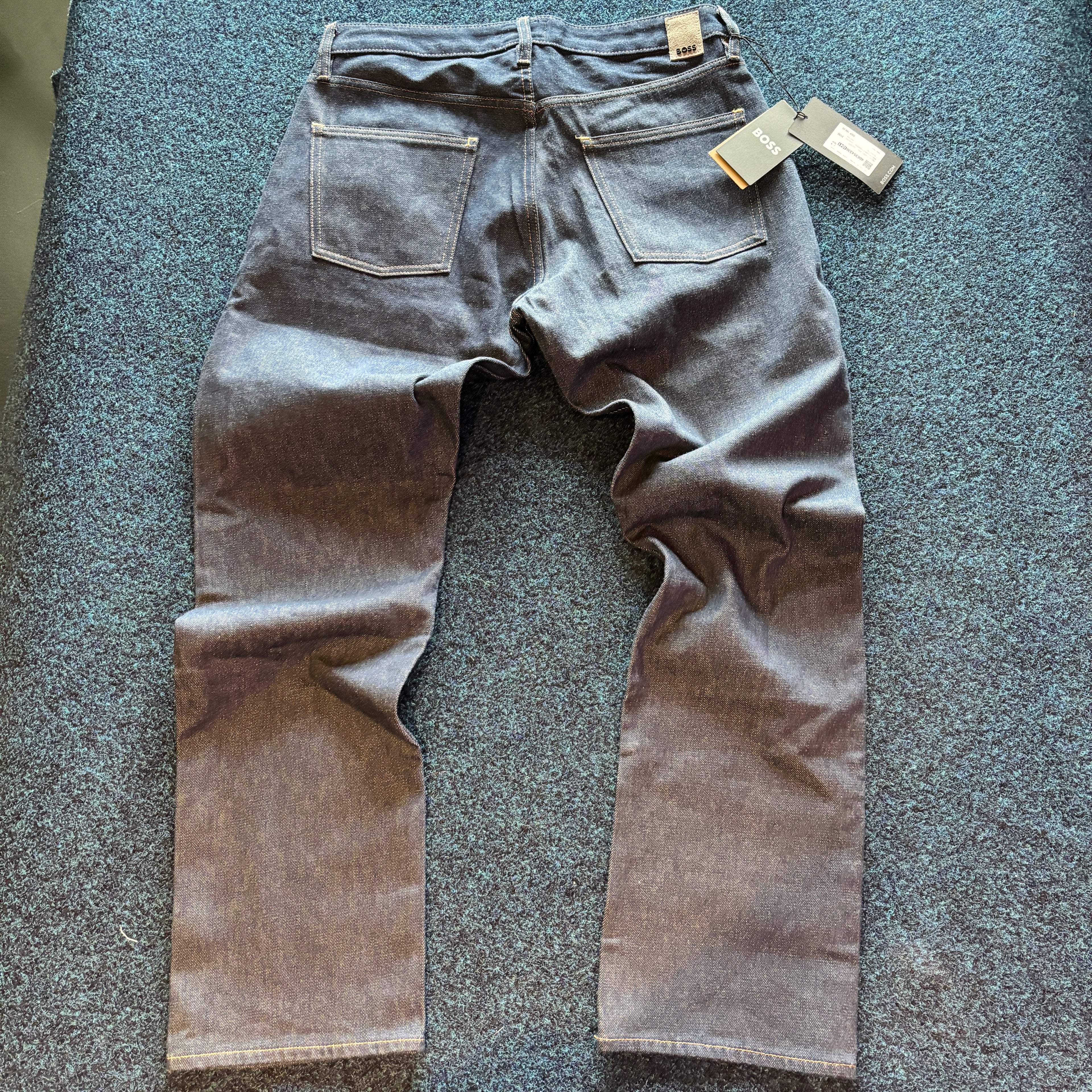 BOSS REGULAR FIT RAW JEANS