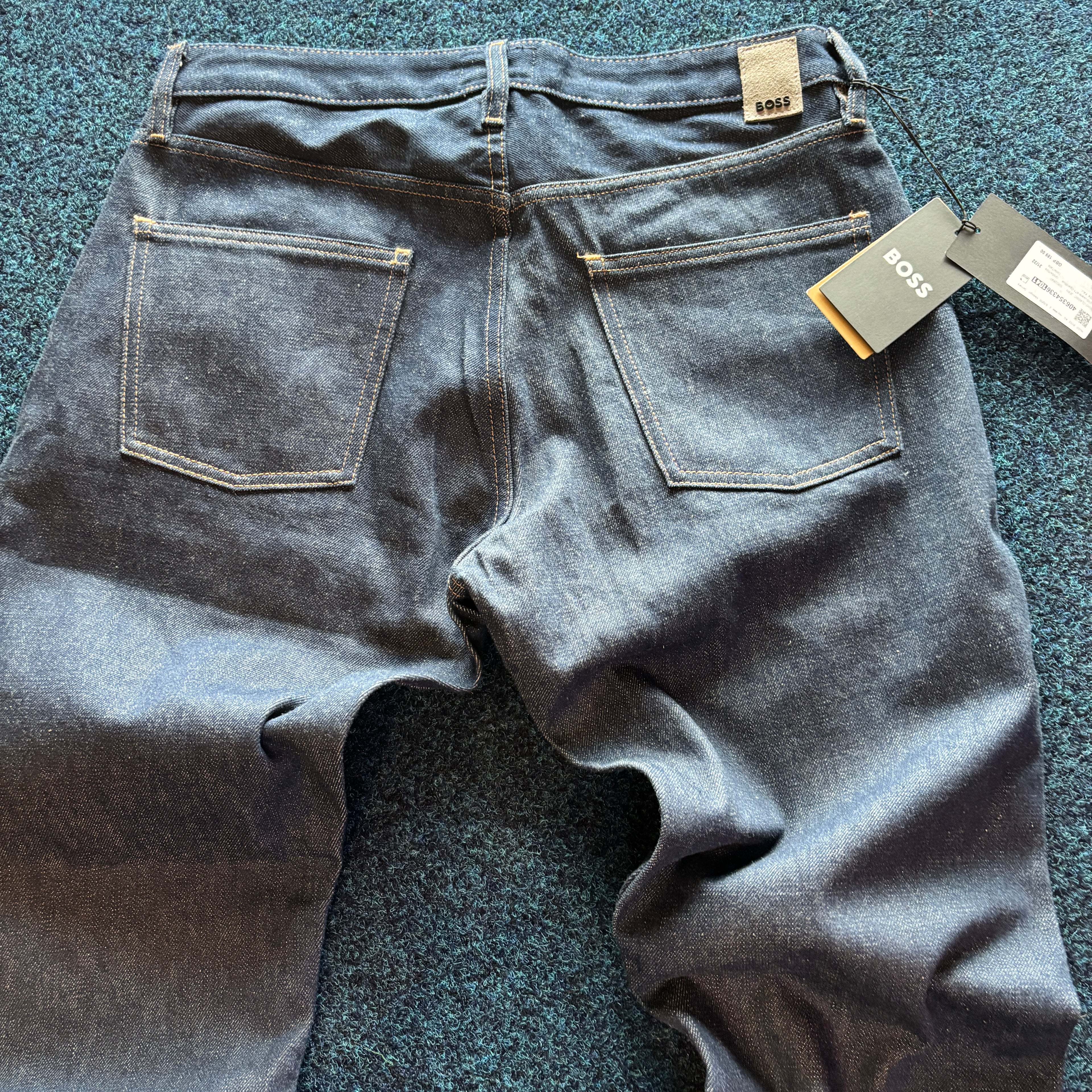 BOSS REGULAR FIT RAW JEANS