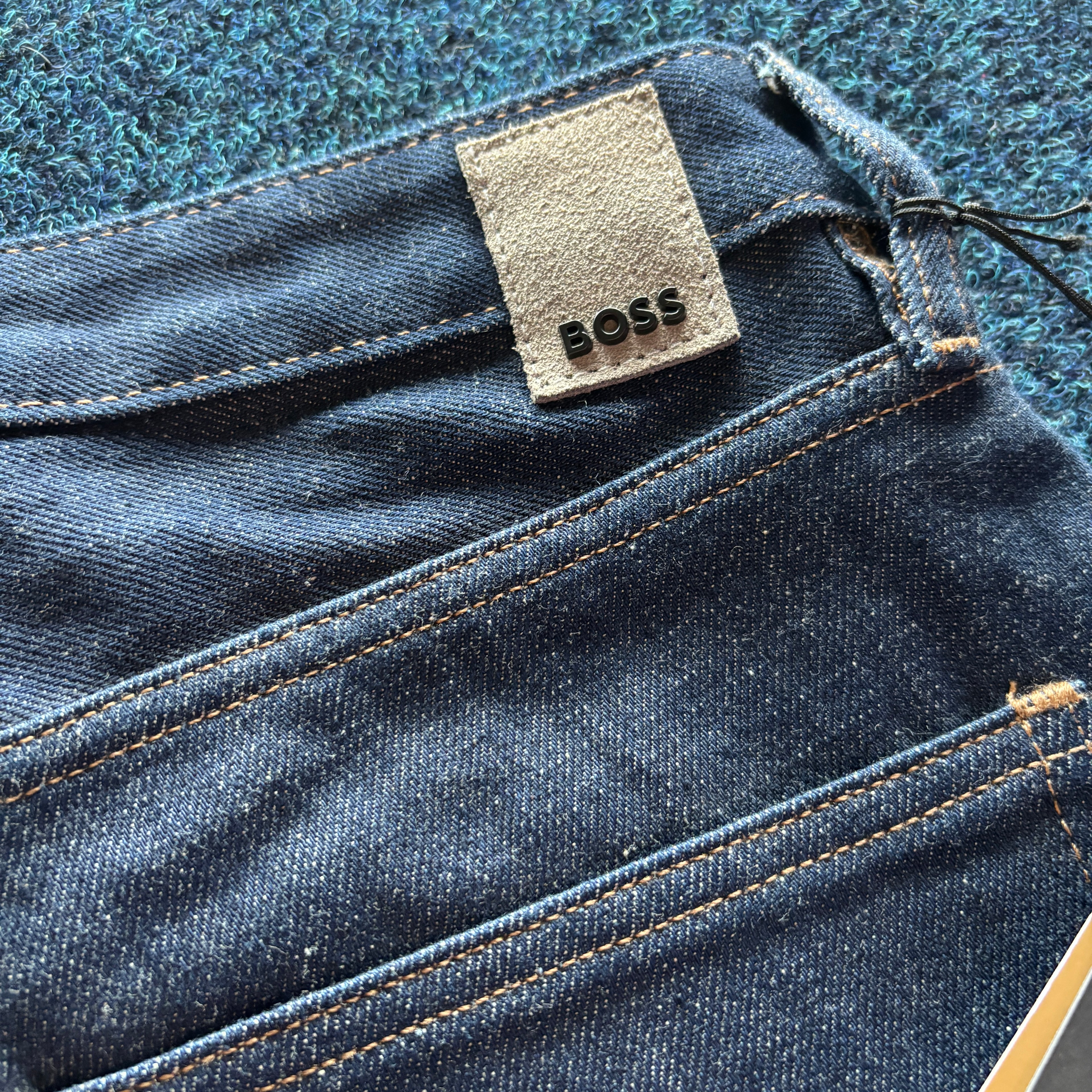 BOSS REGULAR FIT RAW JEANS