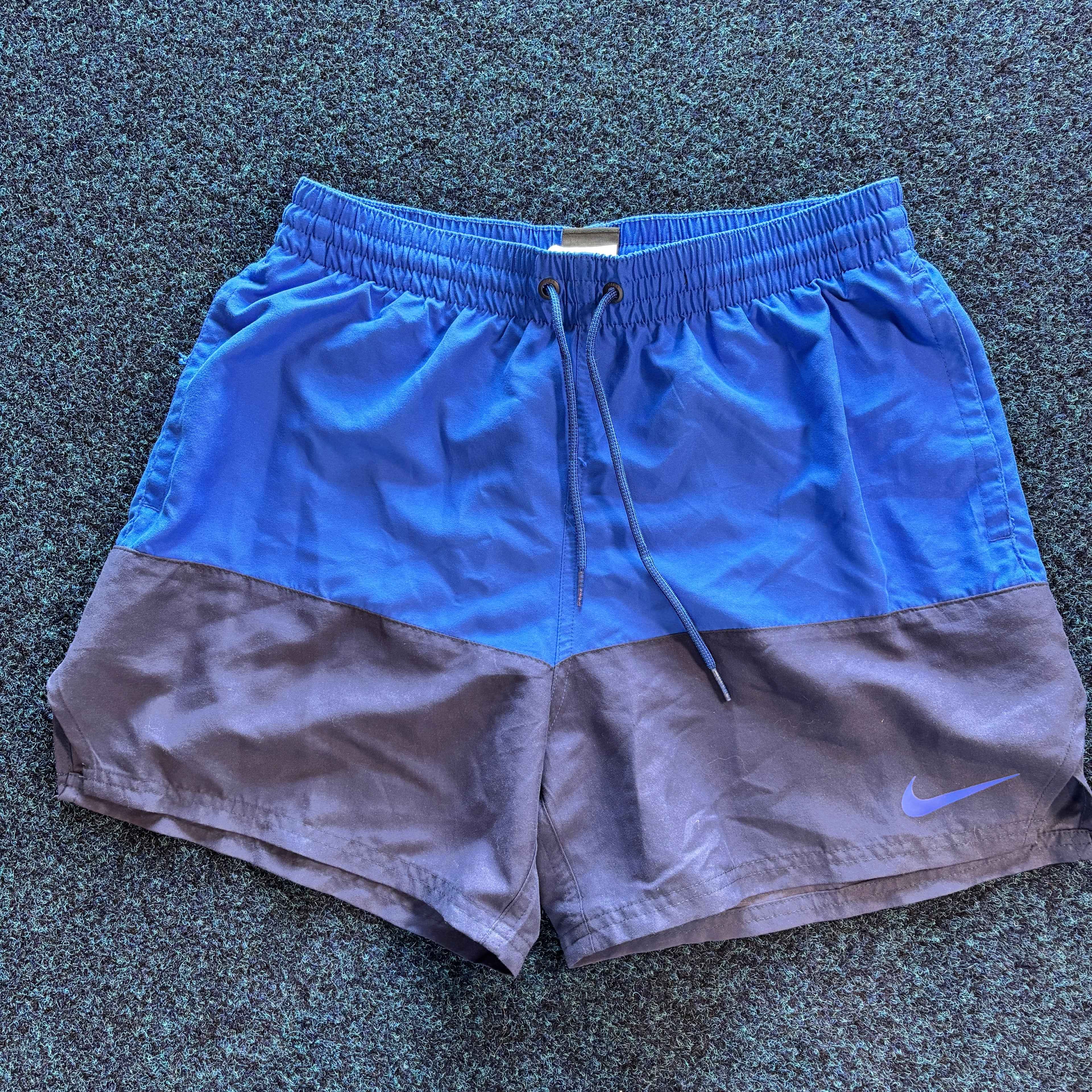 COLOUR BLOCK SWOOSH SHORTS BLUE