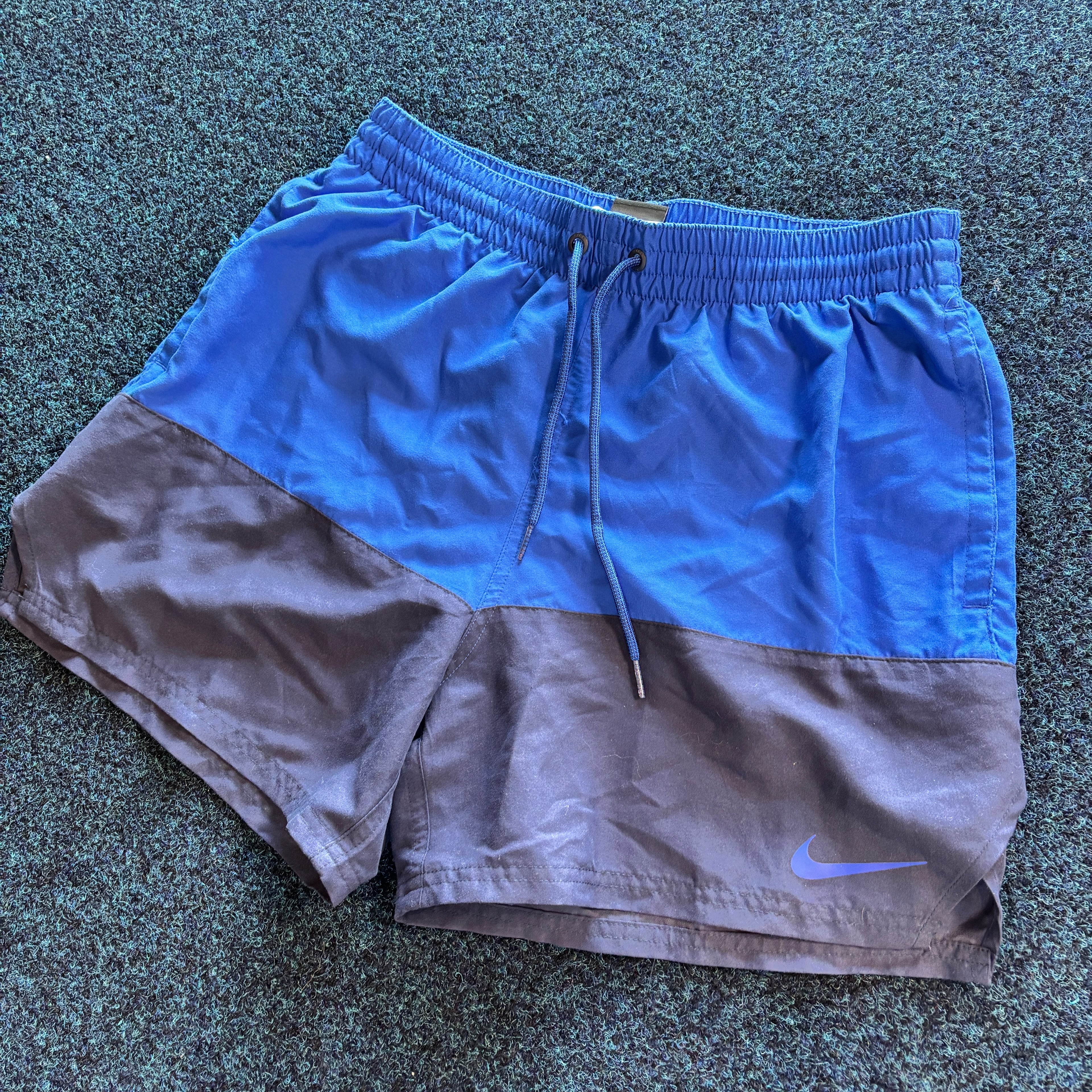 COLOUR BLOCK SWOOSH SHORTS BLUE