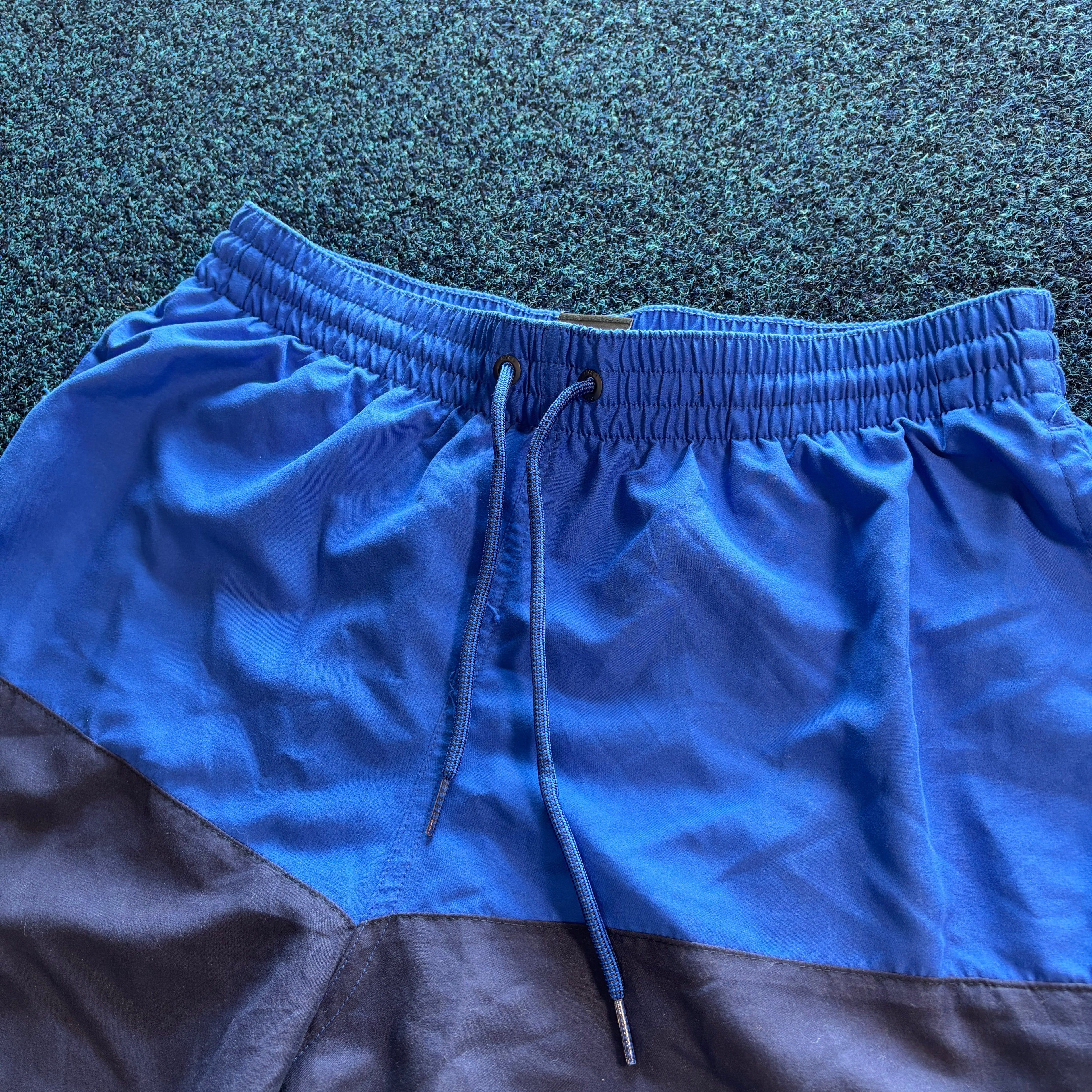 COLOUR BLOCK SWOOSH SHORTS BLUE