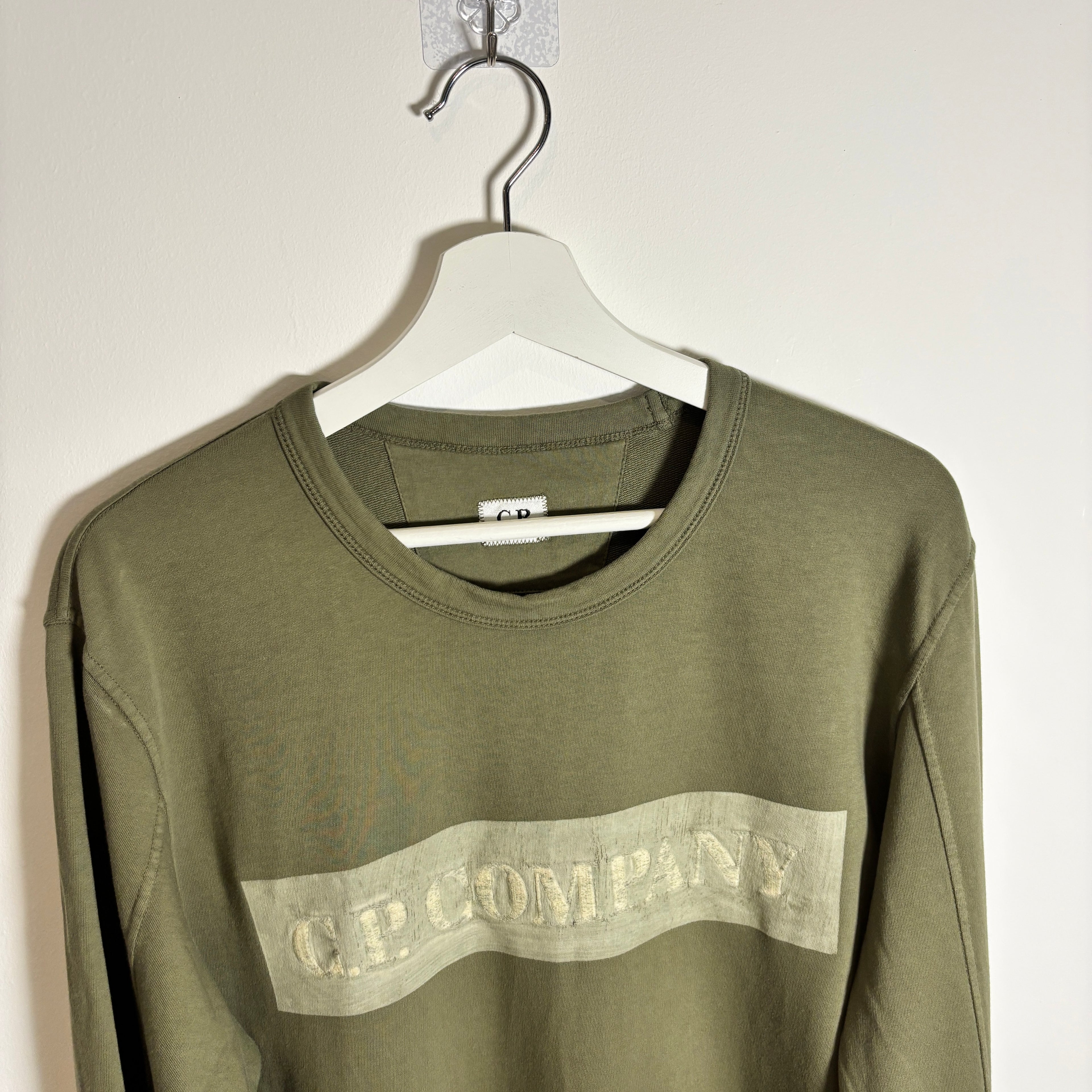 CP SWEATSHIRT SPELLOUT KHAKI